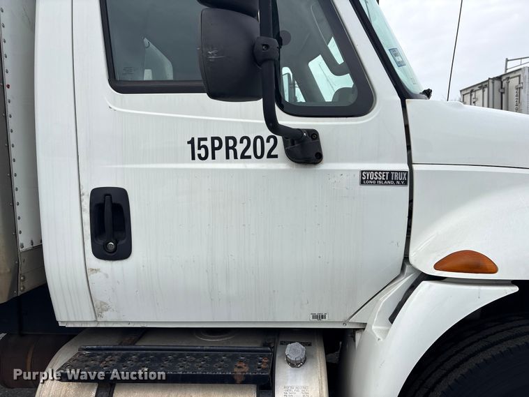 image for item DT2844 2015 International 4300 box truck