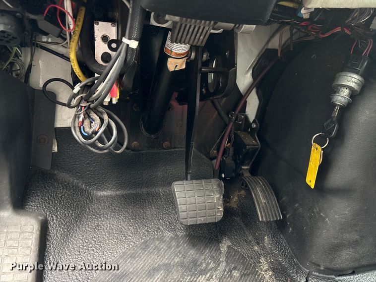 image for item DT2844 2015 International 4300 box truck