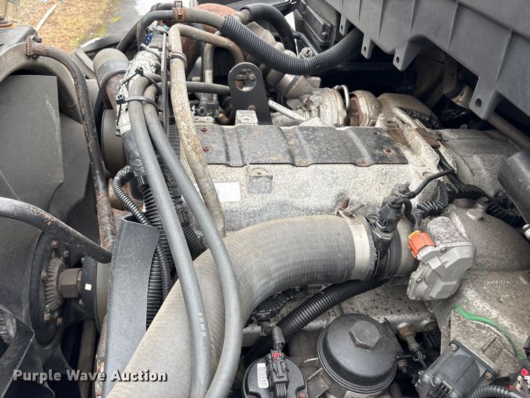 image for item DT2844 2015 International 4300 box truck