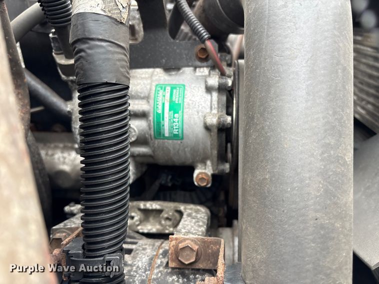 image for item DT2844 2015 International 4300 box truck