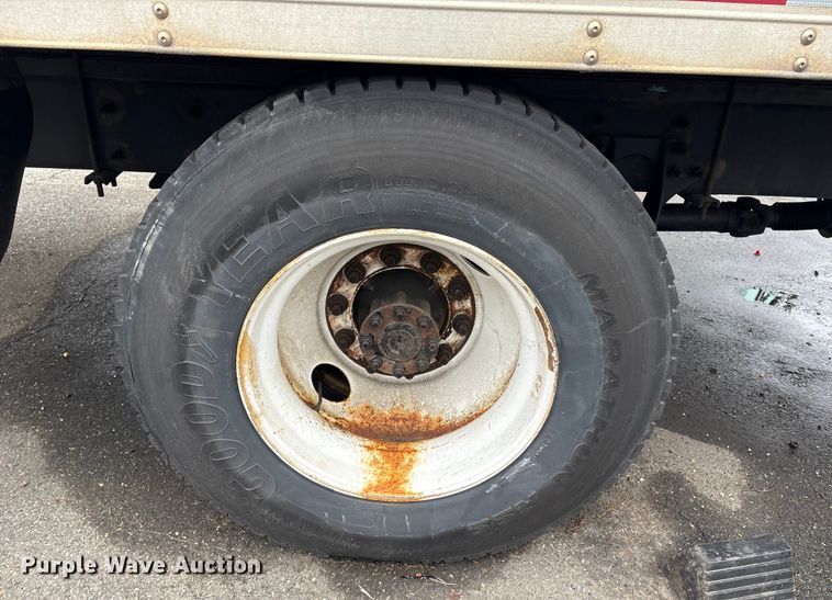 image for item DT2844 2015 International 4300 box truck