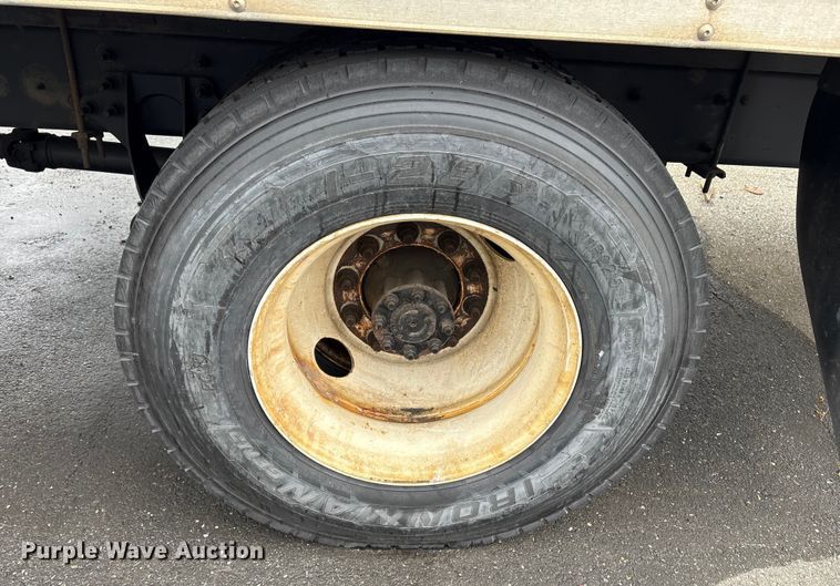 image for item DT2844 2015 International 4300 box truck