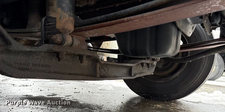 image for item DT2844 2015 International 4300 box truck