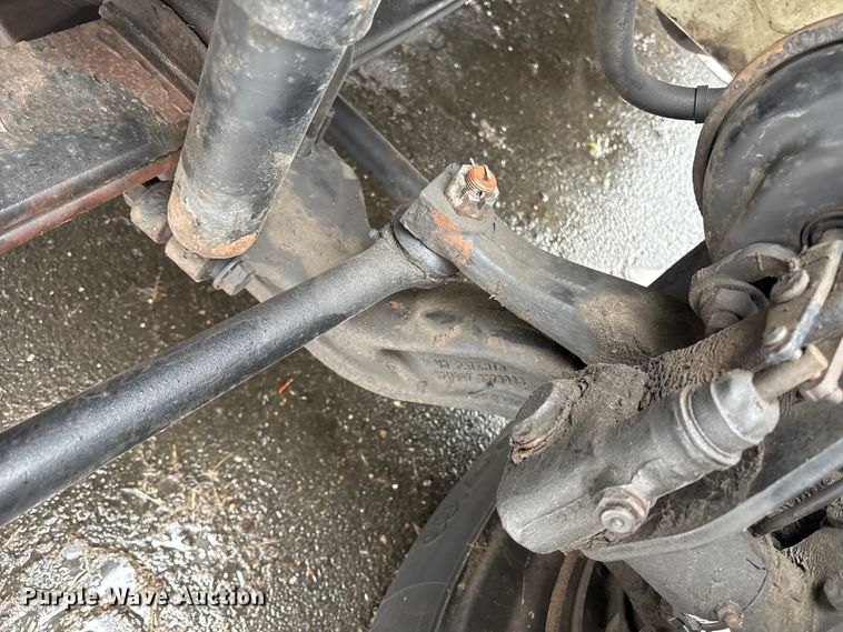 image for item DT2844 2015 International 4300 box truck