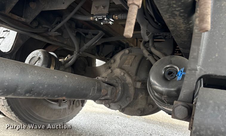 image for item DT2844 2015 International 4300 box truck