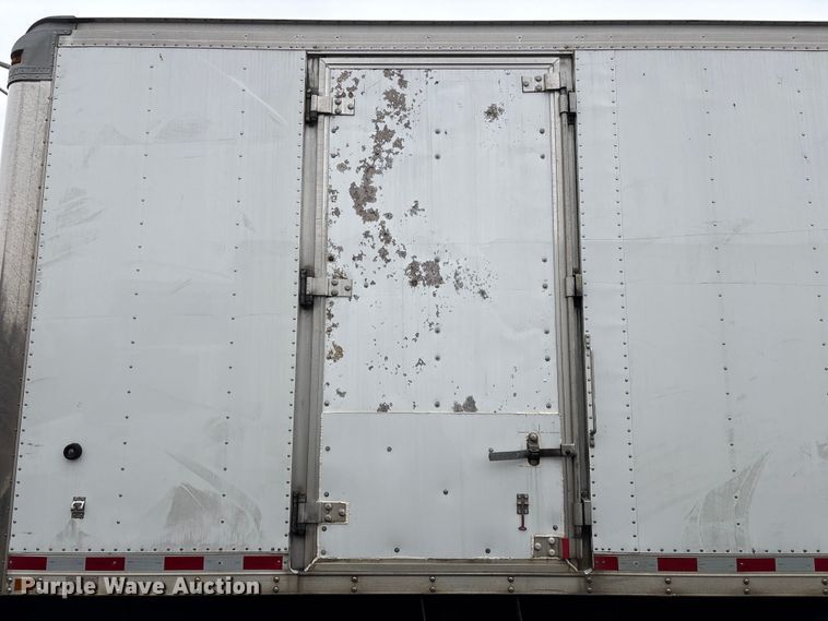 image for item DT2844 2015 International 4300 box truck