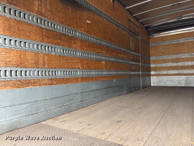 image for item DT2844 2015 International 4300 box truck