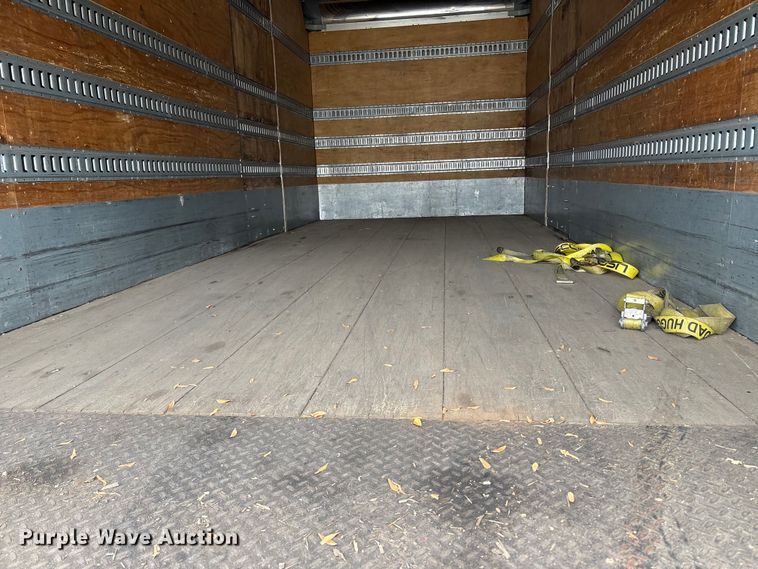 image for item DT2844 2015 International 4300 box truck