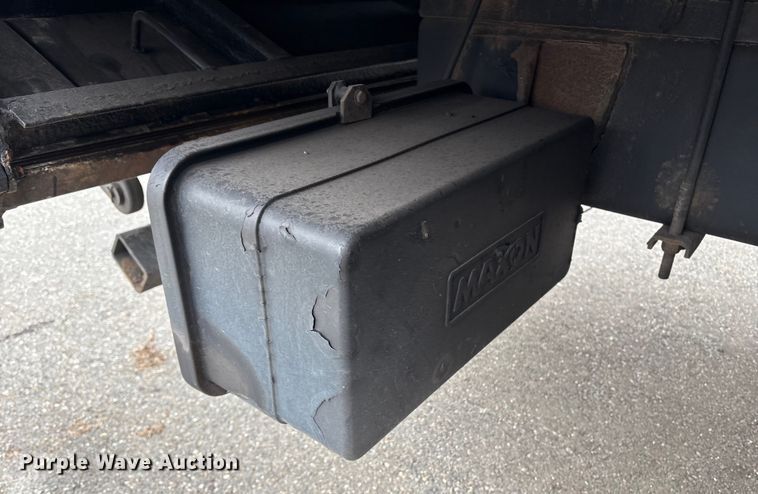 image for item DT2844 2015 International 4300 box truck