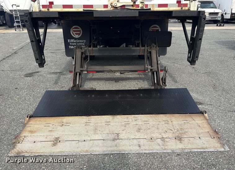 image for item DT2844 2015 International 4300 box truck