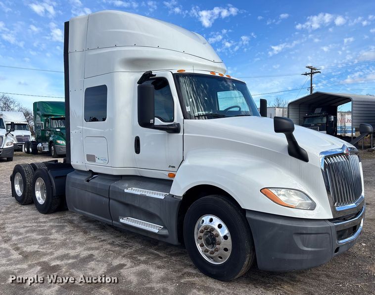 image for item DU0397 2019 International LT625 semi truck