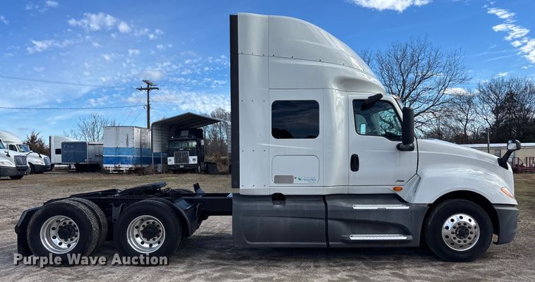 image for item DU0397 2019 International LT625 semi truck
