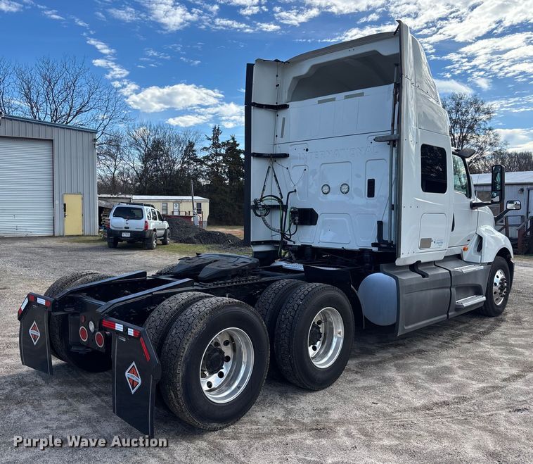 image for item DU0397 2019 International LT625 semi truck
