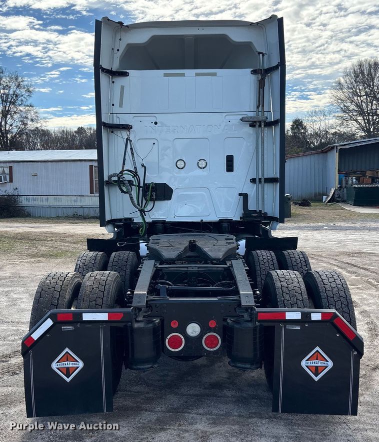 image for item DU0397 2019 International LT625 semi truck