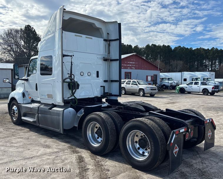 image for item DU0397 2019 International LT625 semi truck
