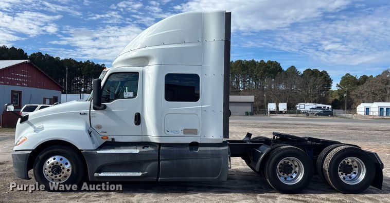 image for item DU0397 2019 International LT625 semi truck