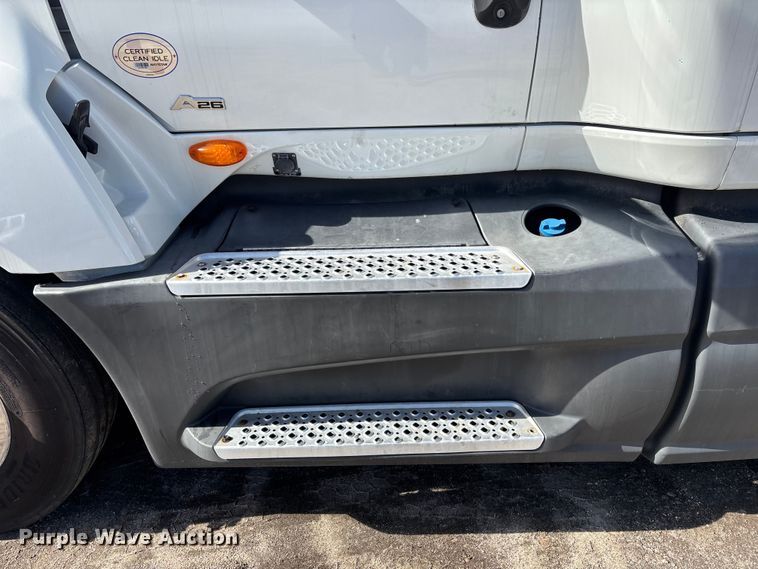 image for item DU0397 2019 International LT625 semi truck