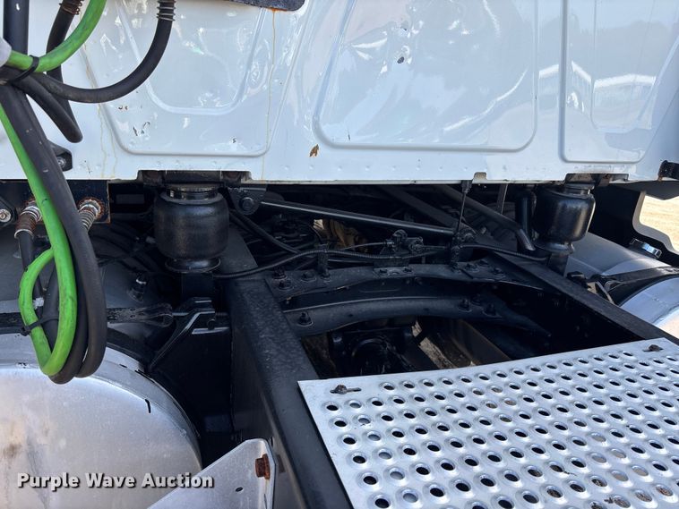 image for item DU0397 2019 International LT625 semi truck