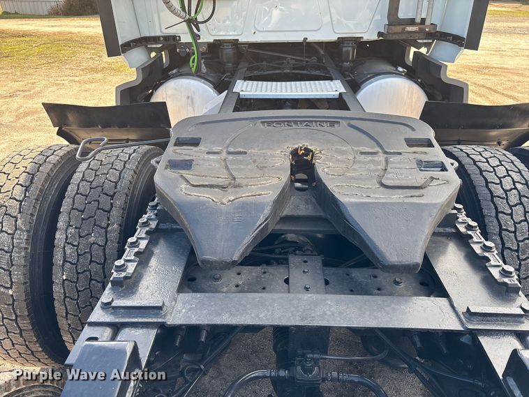 image for item DU0397 2019 International LT625 semi truck