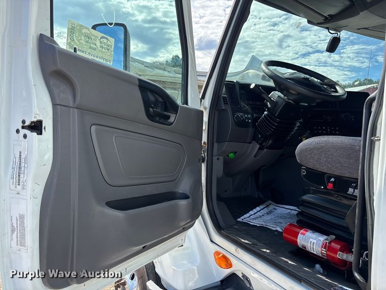 image for item DU0397 2019 International LT625 semi truck