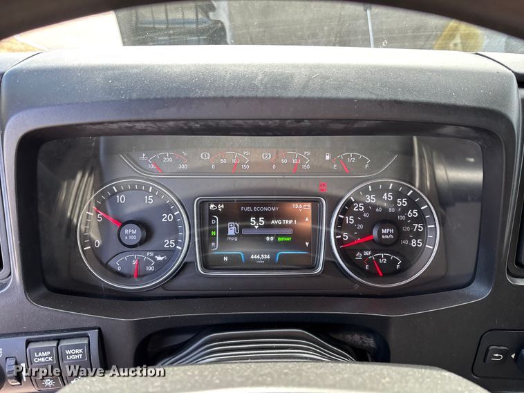 image for item DU0397 2019 International LT625 semi truck