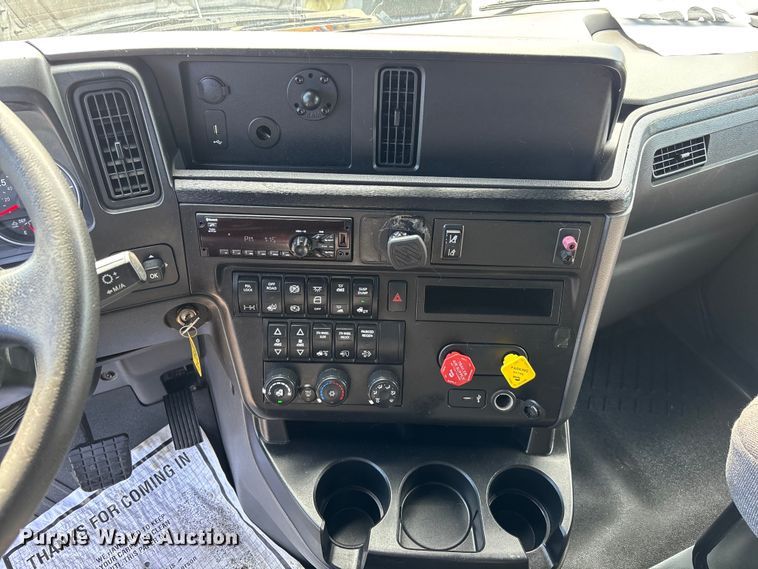 image for item DU0397 2019 International LT625 semi truck