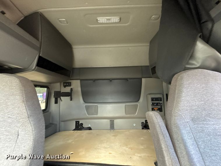 image for item DU0397 2019 International LT625 semi truck