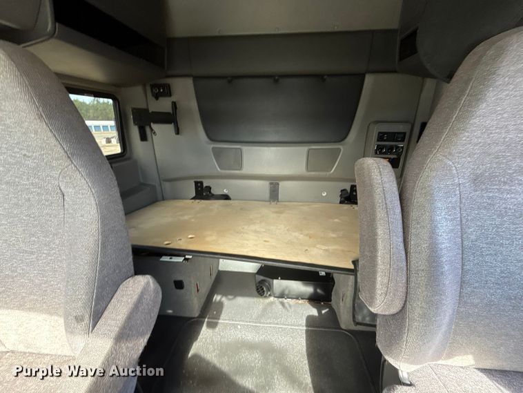 image for item DU0397 2019 International LT625 semi truck