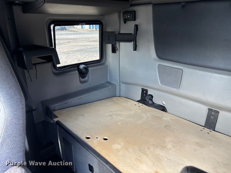 image for item DU0397 2019 International LT625 semi truck