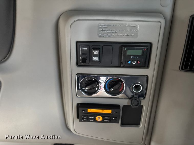 image for item DU0397 2019 International LT625 semi truck