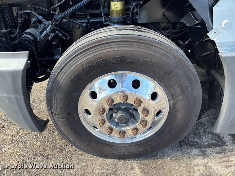 image for item DU0397 2019 International LT625 semi truck