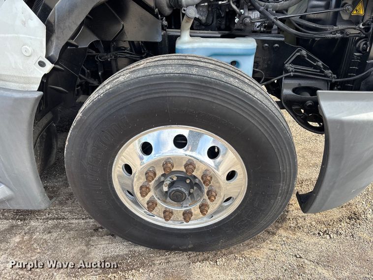 image for item DU0397 2019 International LT625 semi truck