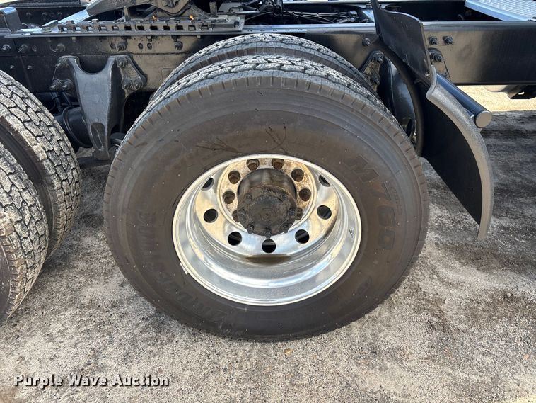 image for item DU0397 2019 International LT625 semi truck