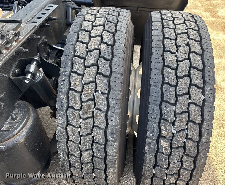 image for item DU0397 2019 International LT625 semi truck