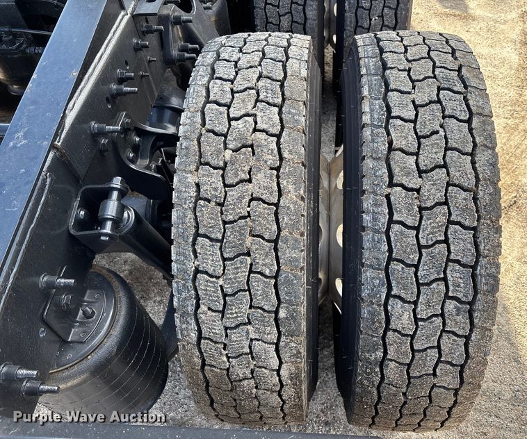 image for item DU0397 2019 International LT625 semi truck