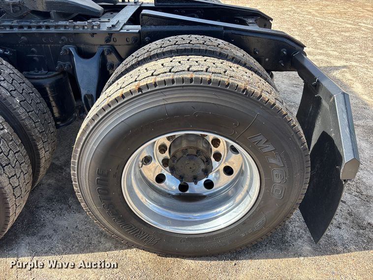 image for item DU0397 2019 International LT625 semi truck