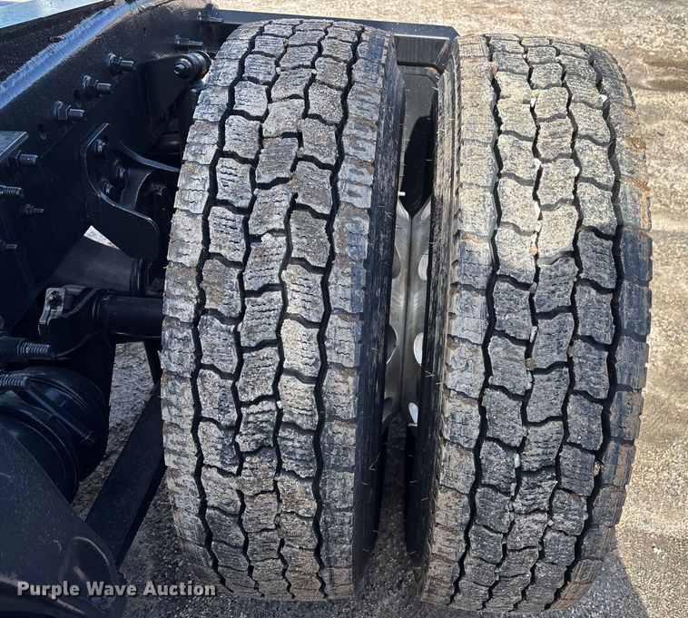 image for item DU0397 2019 International LT625 semi truck