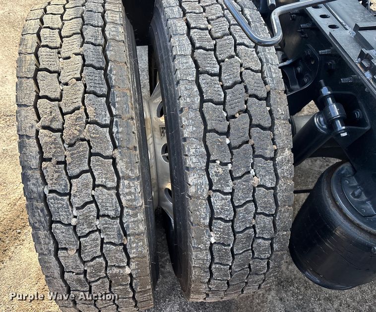 image for item DU0397 2019 International LT625 semi truck