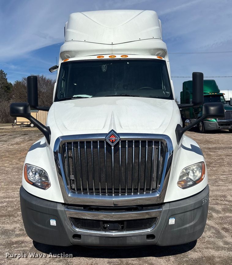 image for item DU0398 2019 International LT625 semi truck