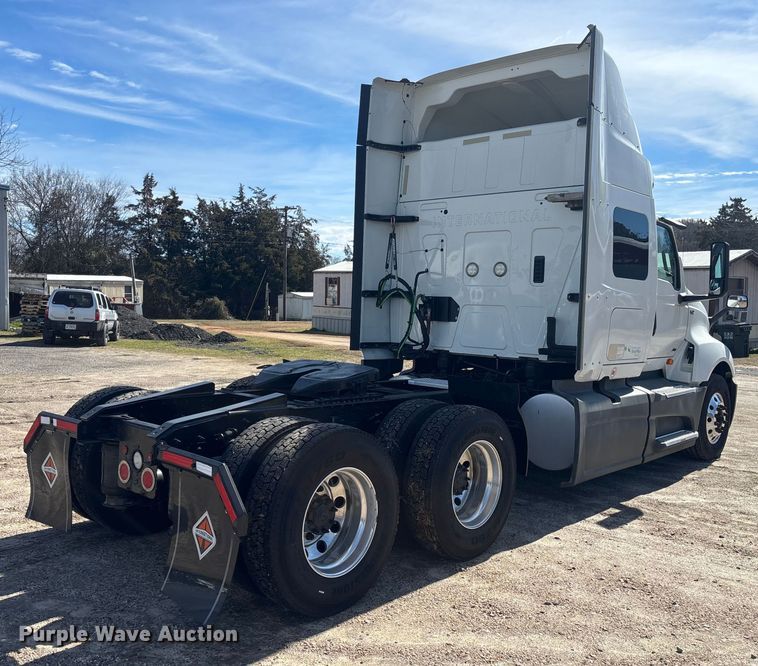 image for item DU0398 2019 International LT625 semi truck
