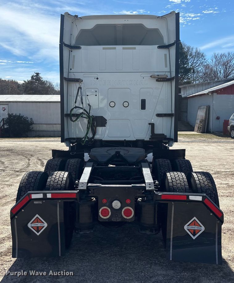 image for item DU0398 2019 International LT625 semi truck