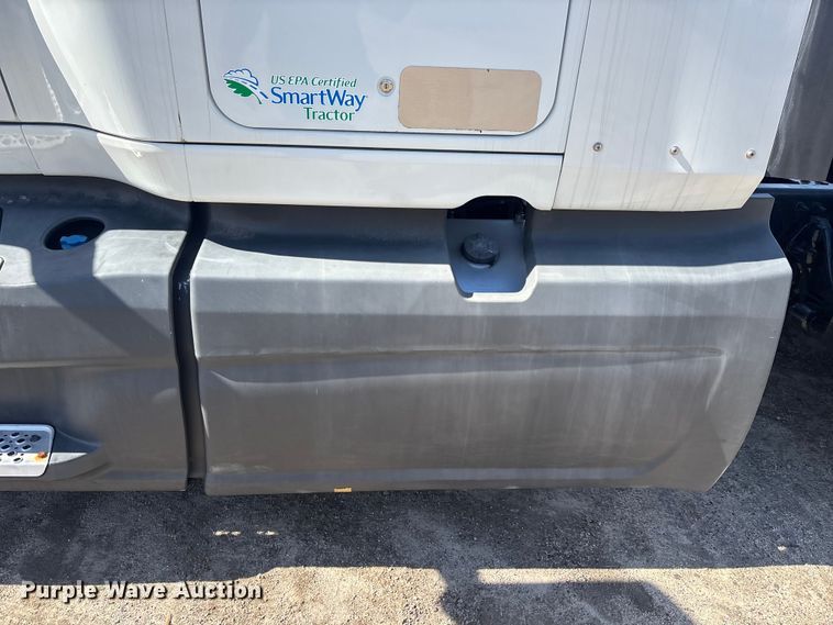 image for item DU0398 2019 International LT625 semi truck