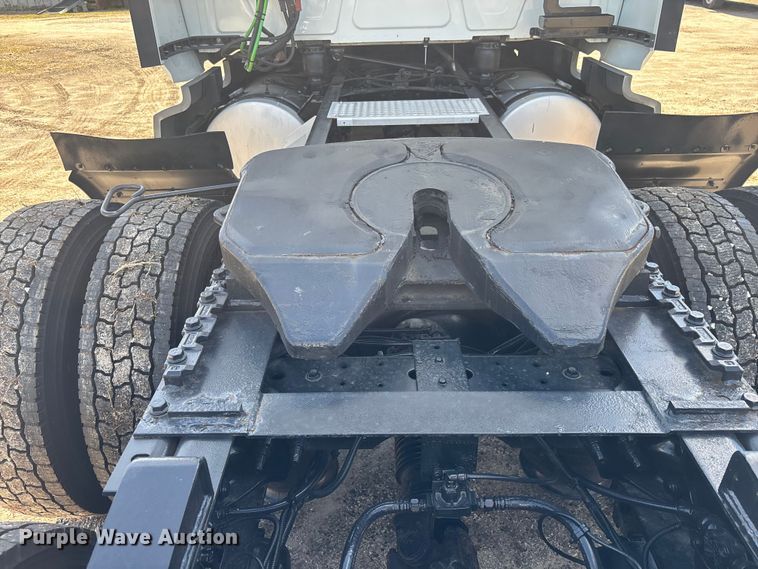 image for item DU0398 2019 International LT625 semi truck