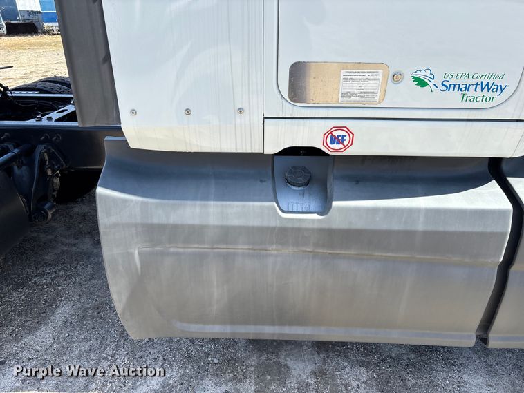 image for item DU0398 2019 International LT625 semi truck