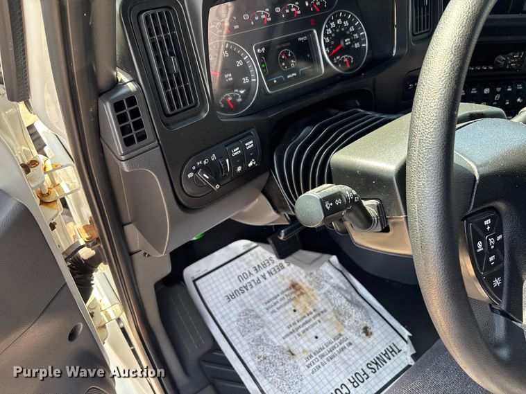 image for item DU0398 2019 International LT625 semi truck