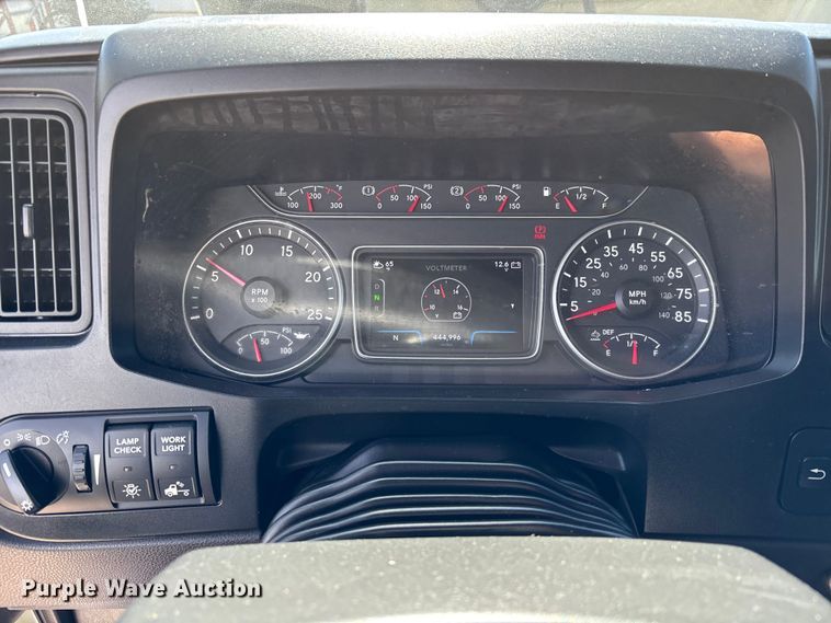 image for item DU0398 2019 International LT625 semi truck