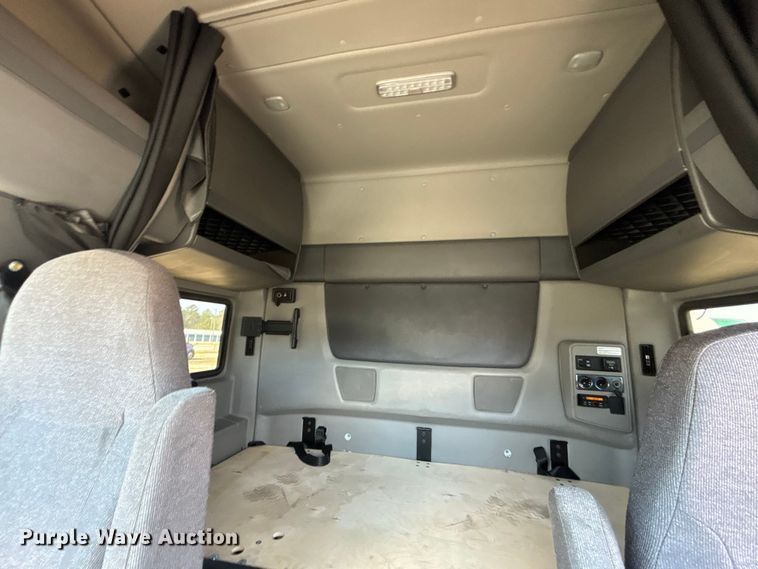 image for item DU0398 2019 International LT625 semi truck