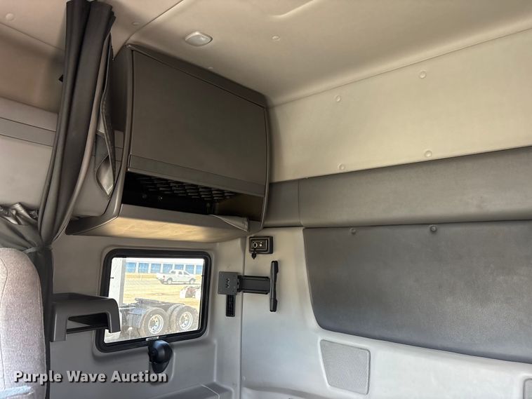 image for item DU0398 2019 International LT625 semi truck