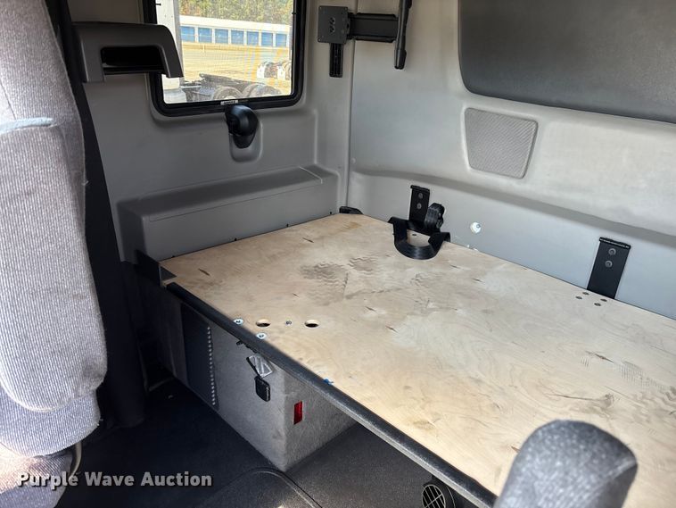 image for item DU0398 2019 International LT625 semi truck