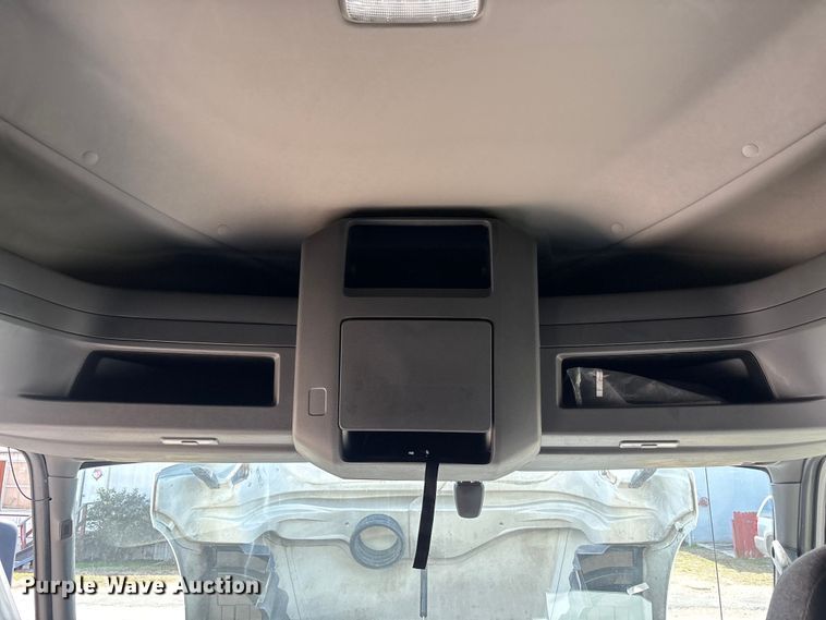 image for item DU0398 2019 International LT625 semi truck